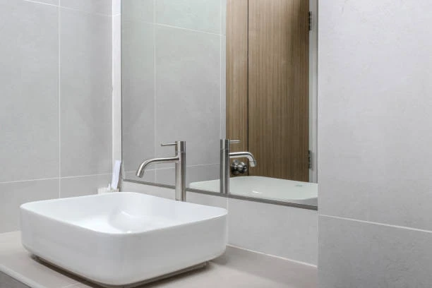 grifo de baño dorado